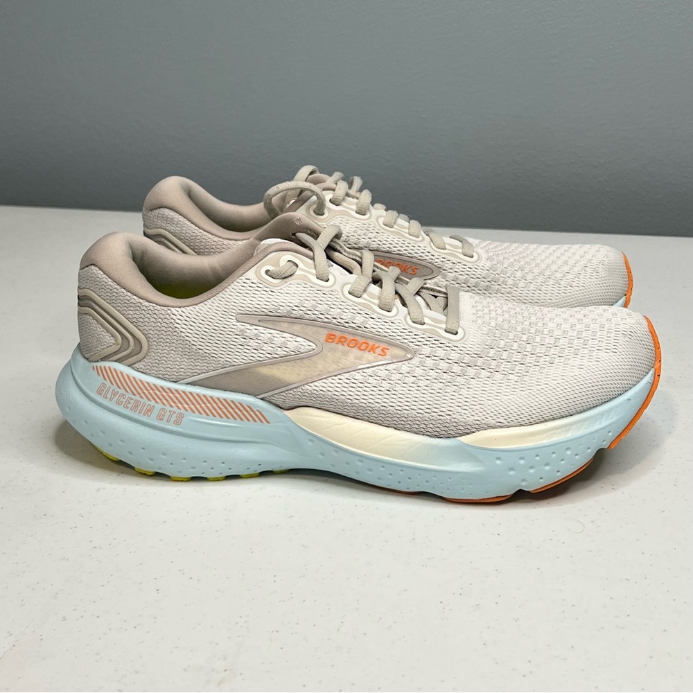 Brooks Women's Athletic Shoes - White and Light Blue